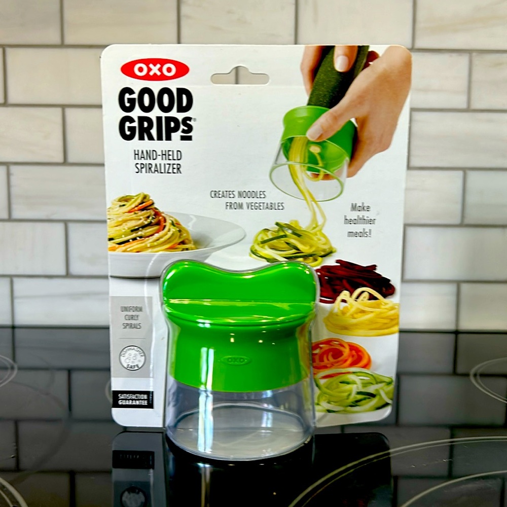 Hand-held spiralizer